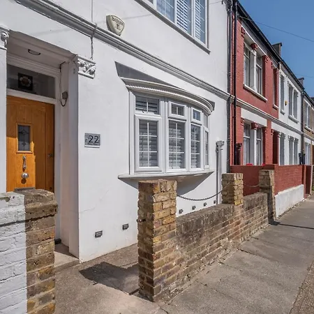 Luxury 3 Bedroom 2 Bathroom House, Fulham By 360Stays-2